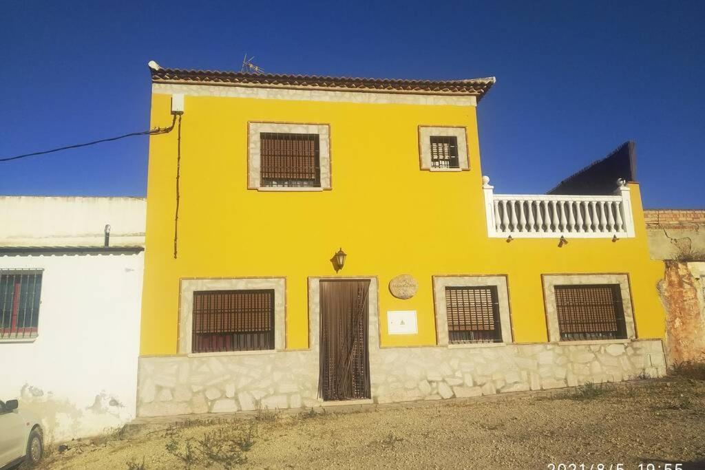Alcaidejos Con Piscina Casa vacanze *